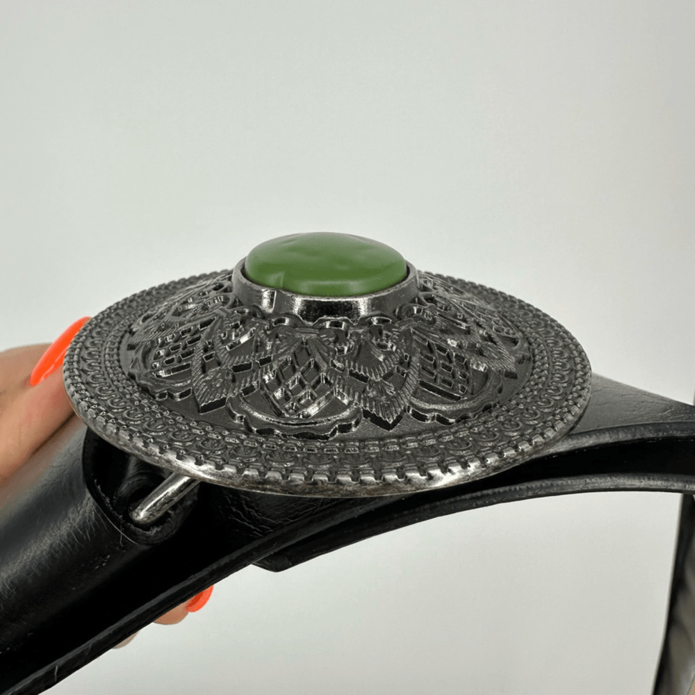 The Vero Women’s Round Buckle Belt Western Engraved Regency - Picture 3 of 7